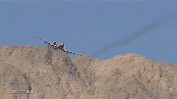 Cận cảnh cường kích khét tiếng A-10 Mỹ được triển khai tới Trung Đông - Ảnh 23.