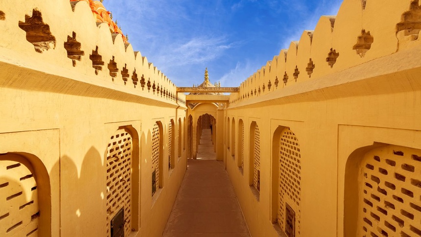 Bên trong cung điện gần 1.000 cửa sổ ở Ấn Độ - Ảnh 5.