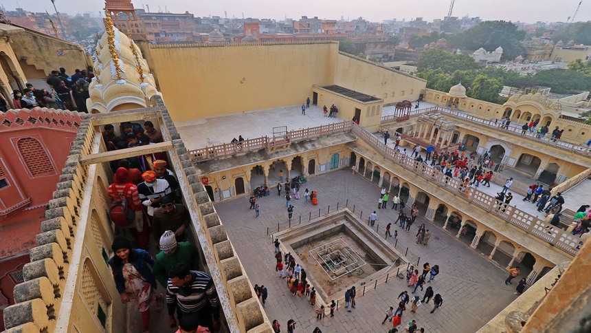 Bên trong cung điện gần 1.000 cửa sổ ở Ấn Độ - Ảnh 7.