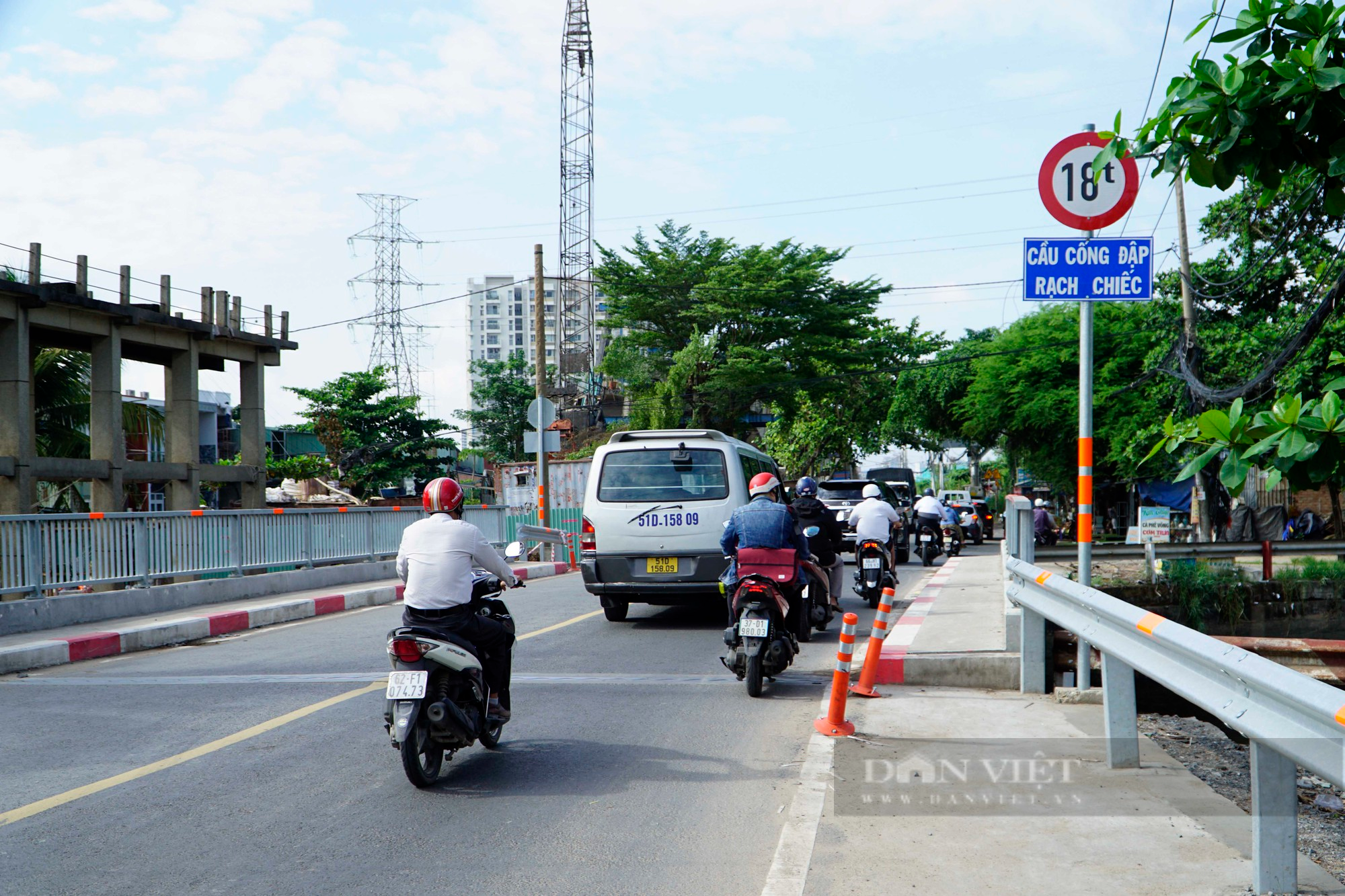 Người dân tháo dỡ nhà, trả mặt bằng cho chủ đầu tư thi công dự án cầu Nam Lý - Ảnh 6.