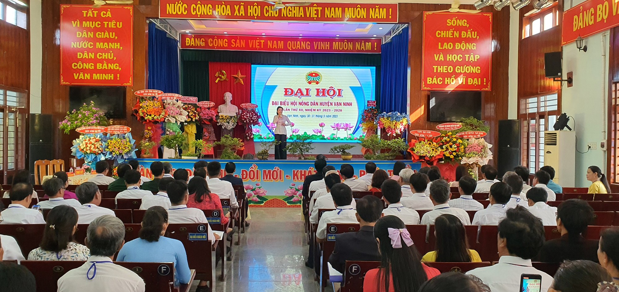 Khánh Hòa: Đại hội Hội Nông dân huyện Vạn Ninh, ông Võ Ngọc Thanh Sơn được bầu giữ chức Chủ tịch - Ảnh 3.