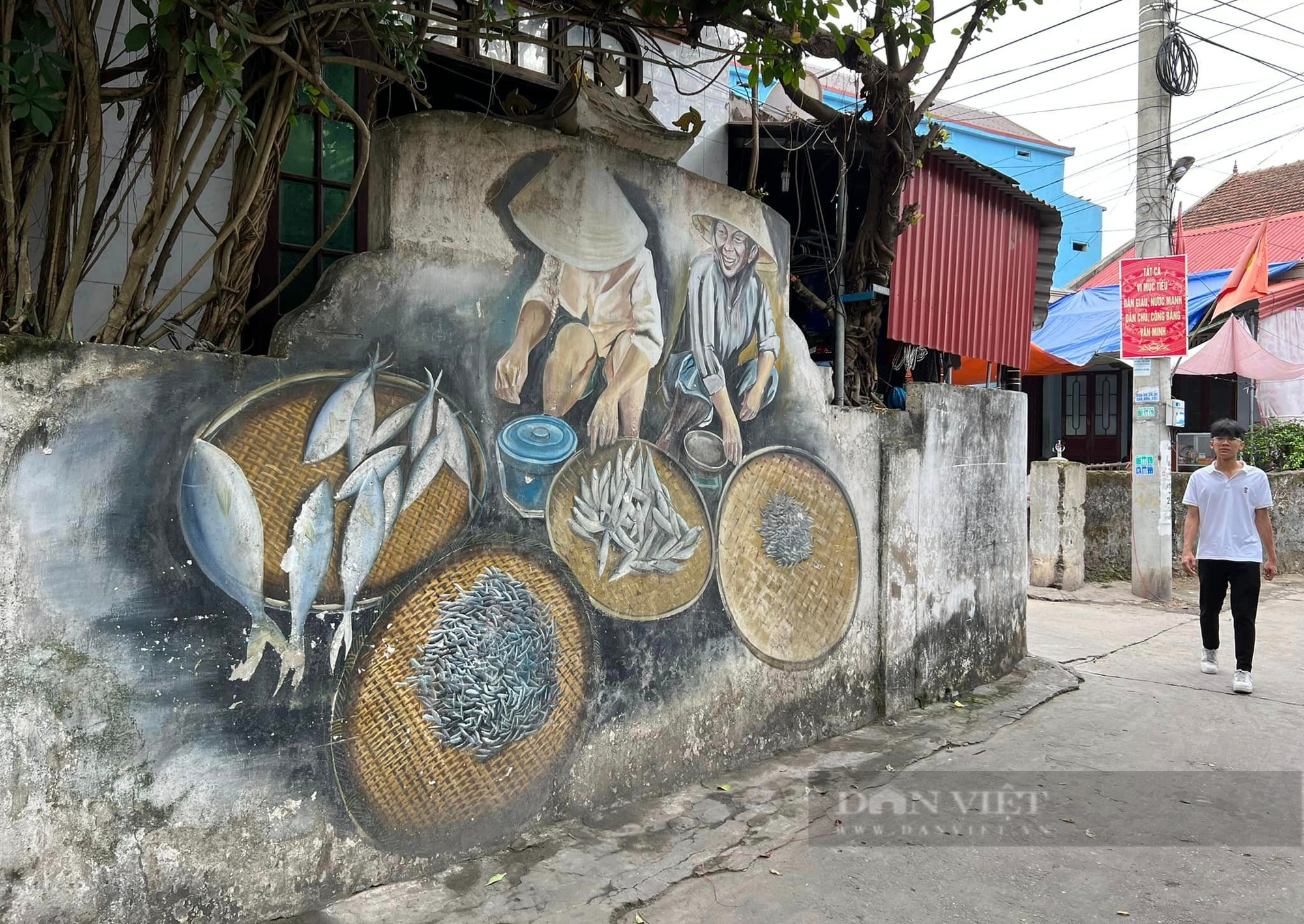 Ghé thăm làng bích họa Cảnh Dương nổi tiếng Quảng Bình - Ảnh 4.