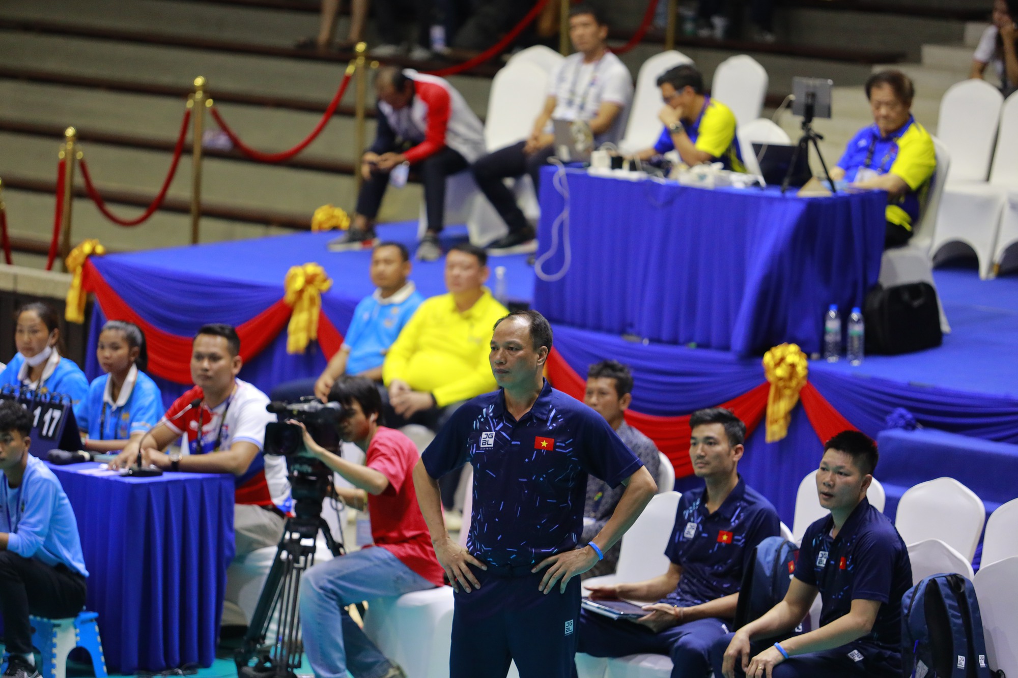 Chùm ảnh: Bóng chuyền nam Thái Lan 'đánh bại' Á quân Việt Nam tại SEA Games 32 - Ảnh 5.