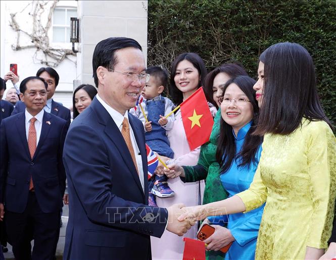 Chủ tịch nước gặp cộng đồng người Việt tại Anh: Mong muốn bà con thành công hơn nữa - Ảnh 2.