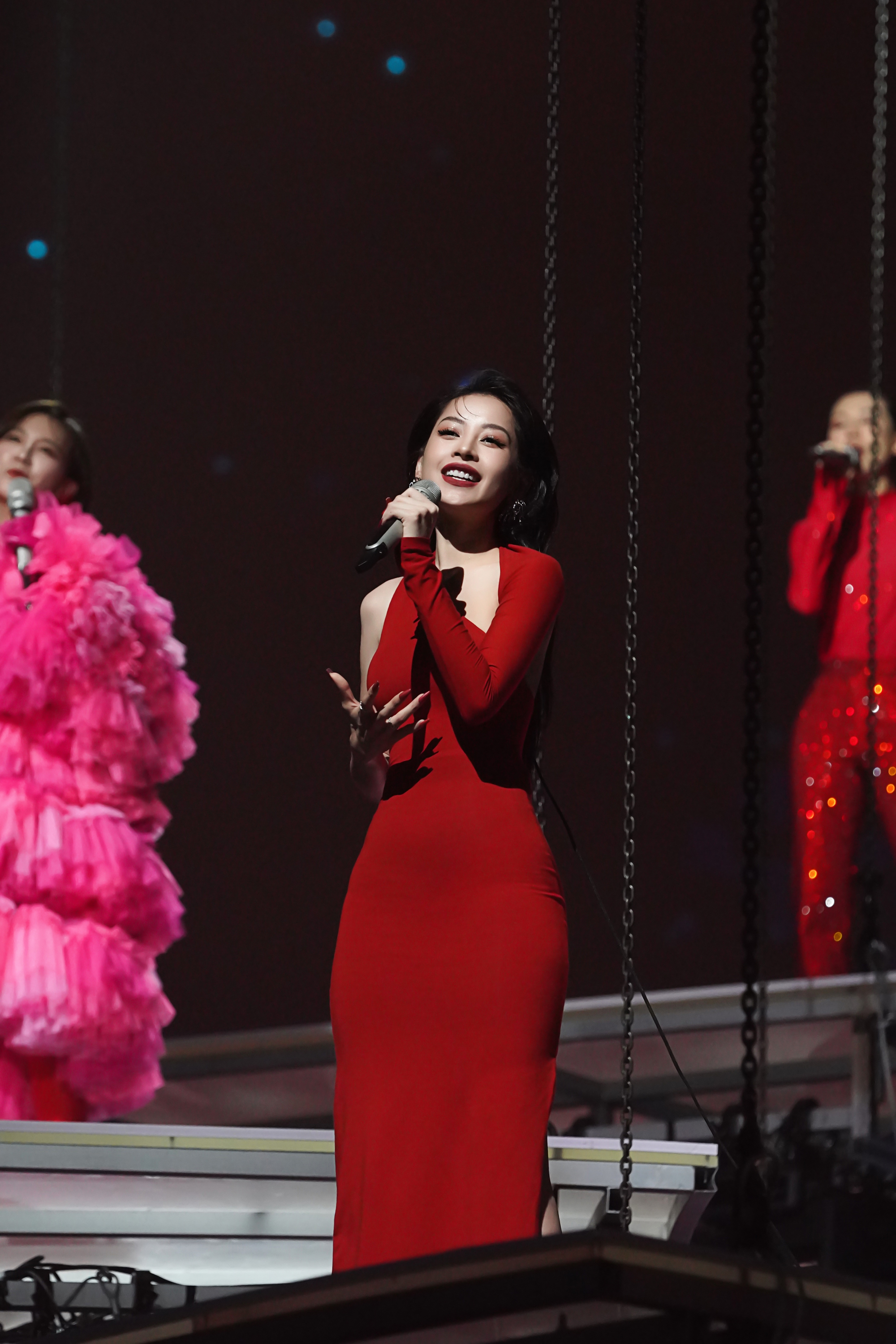 Tiết lộ hậu trường màn “xé váy” của Chi Pu trên sân khấu Đạp gió 2023 - Ảnh 2.