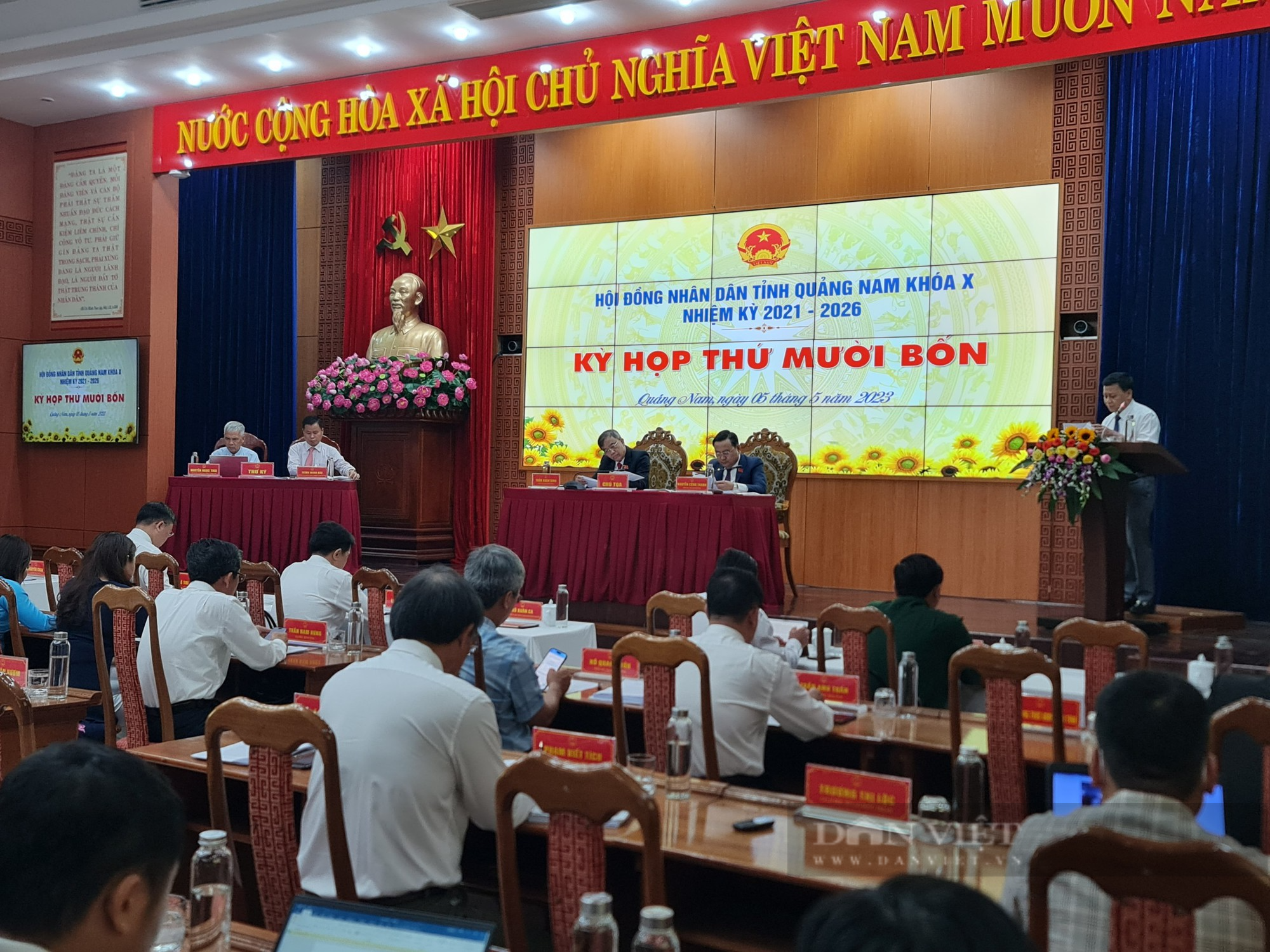 Bí thư Tỉnh ủy, Chủ tịch HĐND tỉnh Quảng Nam bận công tác, kỳ họp thứ 14 do hai Phó chủ tịch chủ trì - Ảnh 2.