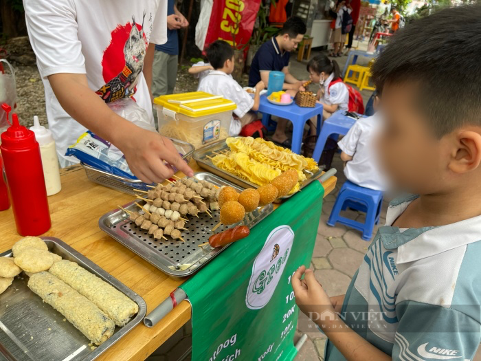 &quot;Ma trận&quot; đồ ăn vặt, bánh kẹo &quot;lạ&quot; bủa vây học sinh ở cổng trường: Thực phẩm &quot;bẩn&quot; tiếp cận tuổi học trò (bài 1) - Ảnh 5.