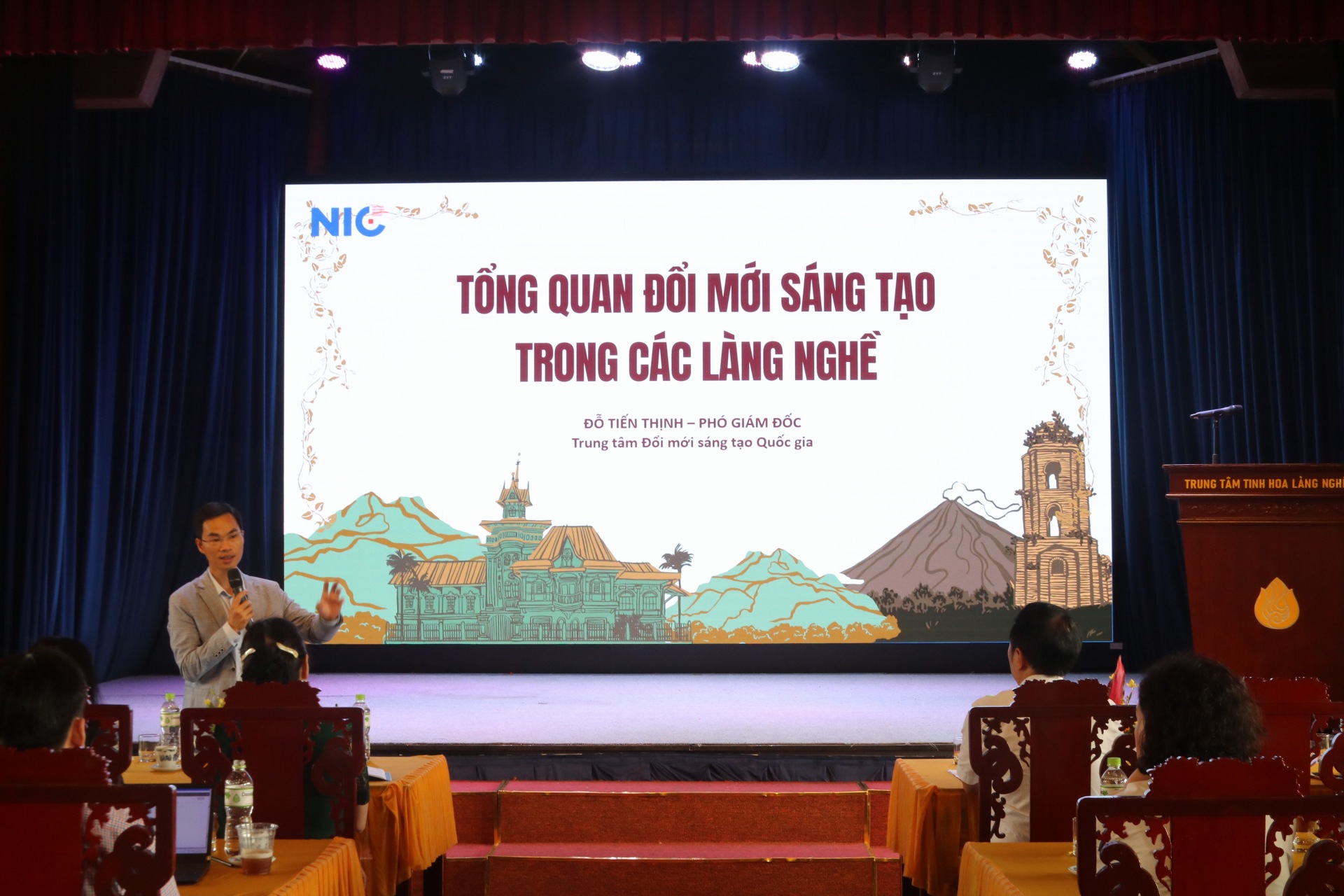 Hỗ trợ chuyển đổi số, thúc đẩy đổi mới sáng tạo trong các làng nghề - Ảnh 2.