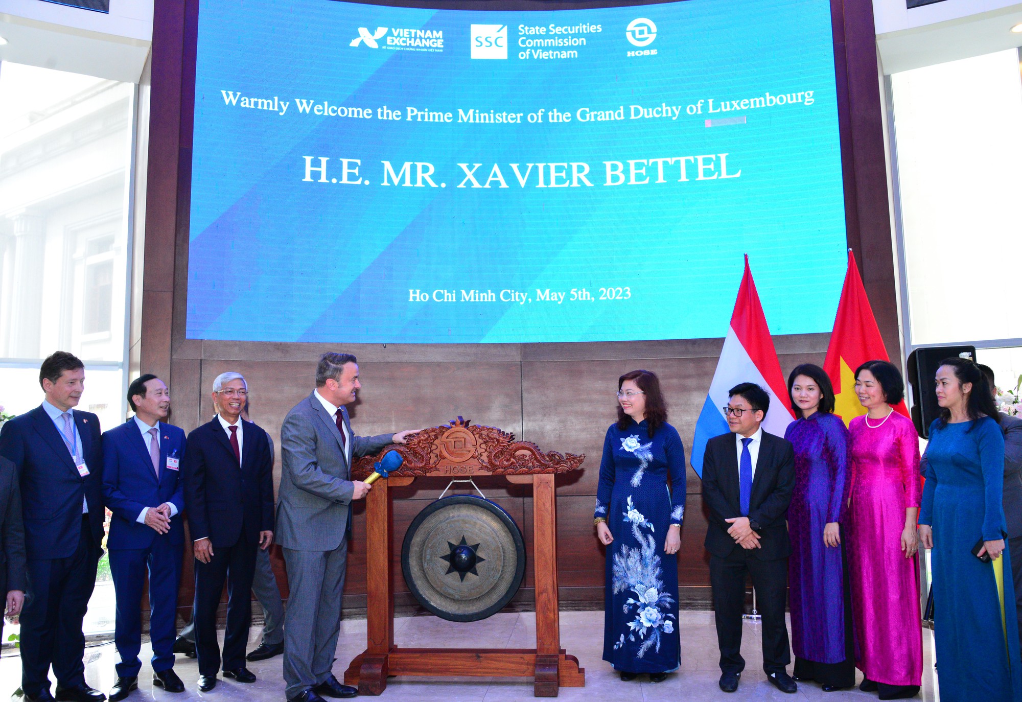  Thủ tướng Luxembourg Xavier Bettel đến thăm Sở Giao dịch Chứng khoán TP. Hồ Chí Minh (HoSE) - Ảnh 2.
