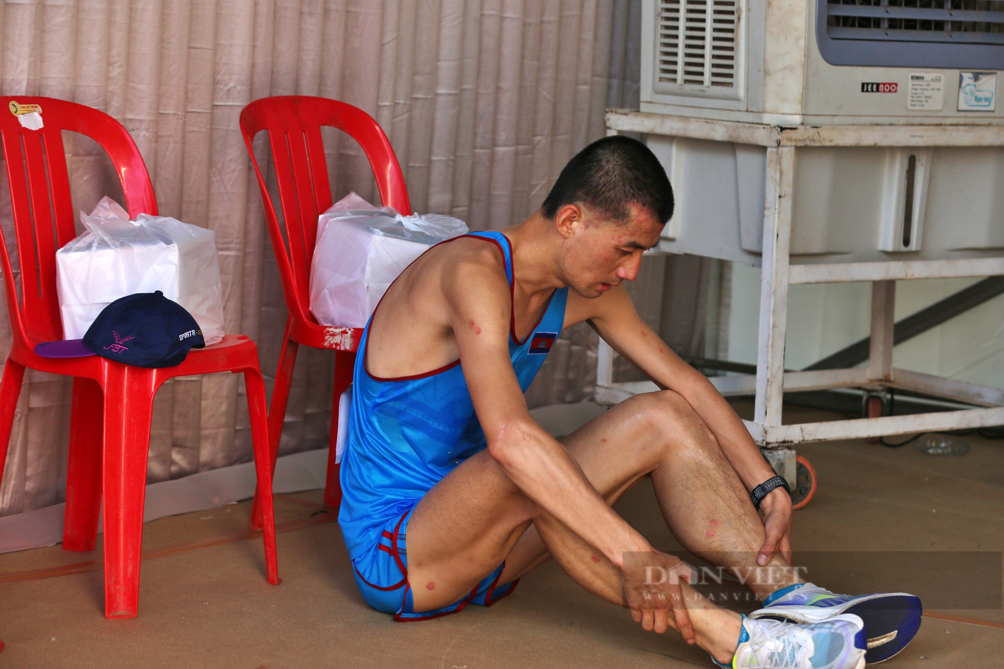 Sốc nhiệt, vỡ cơ, VĐV Trung Quốc nhập tịch Campuchia bỏ cuộc marahton SEA Games 32 - Ảnh 6.