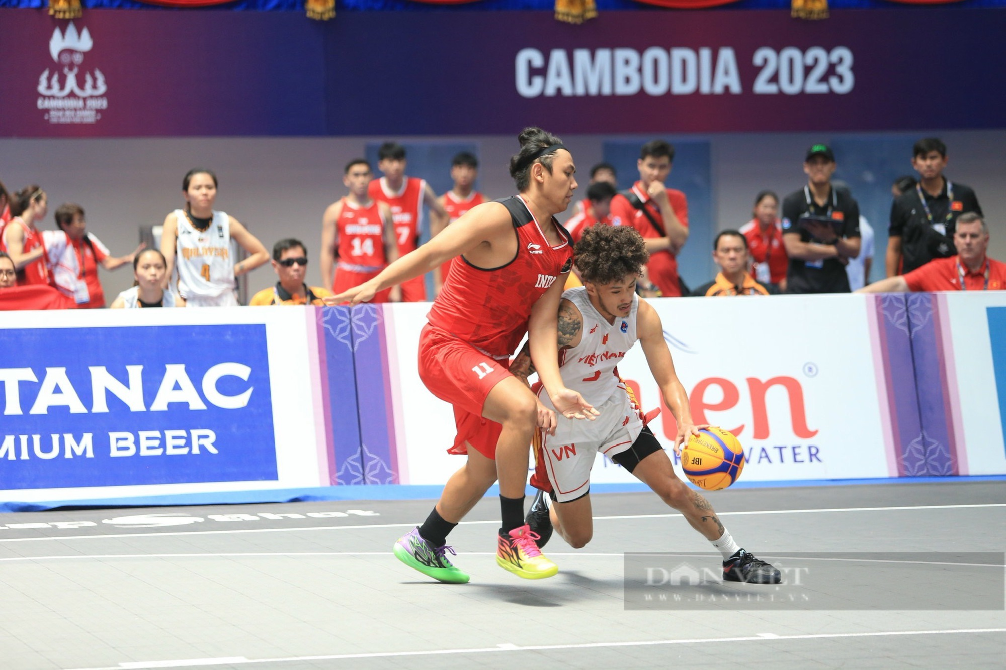 ĐT bóng rổ nam Việt Nam thắng kịch tính ĐT Indonesia - Ảnh 1.