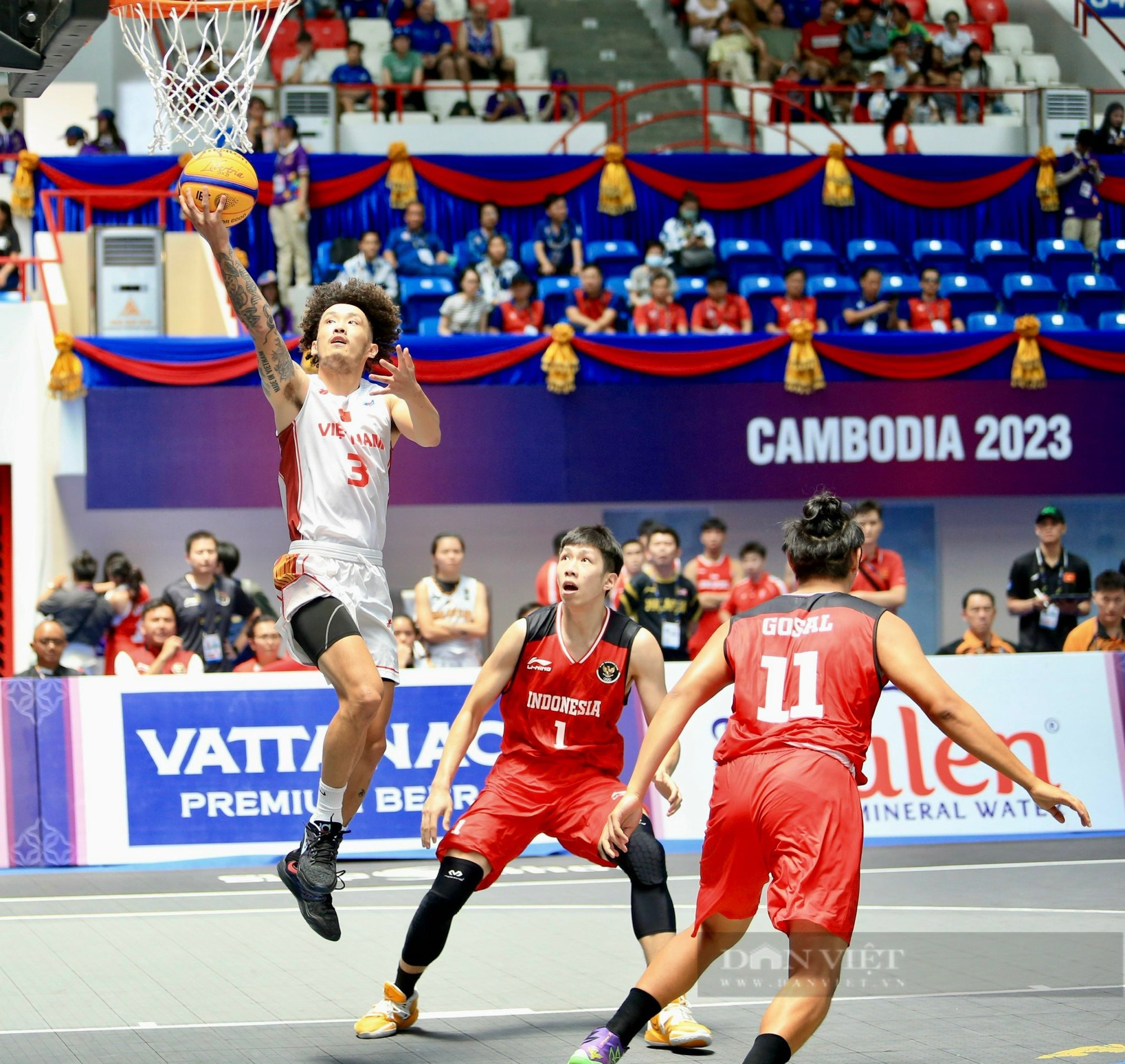 ĐT bóng rổ nam Việt Nam thắng kịch tính ĐT Indonesia - Ảnh 3.