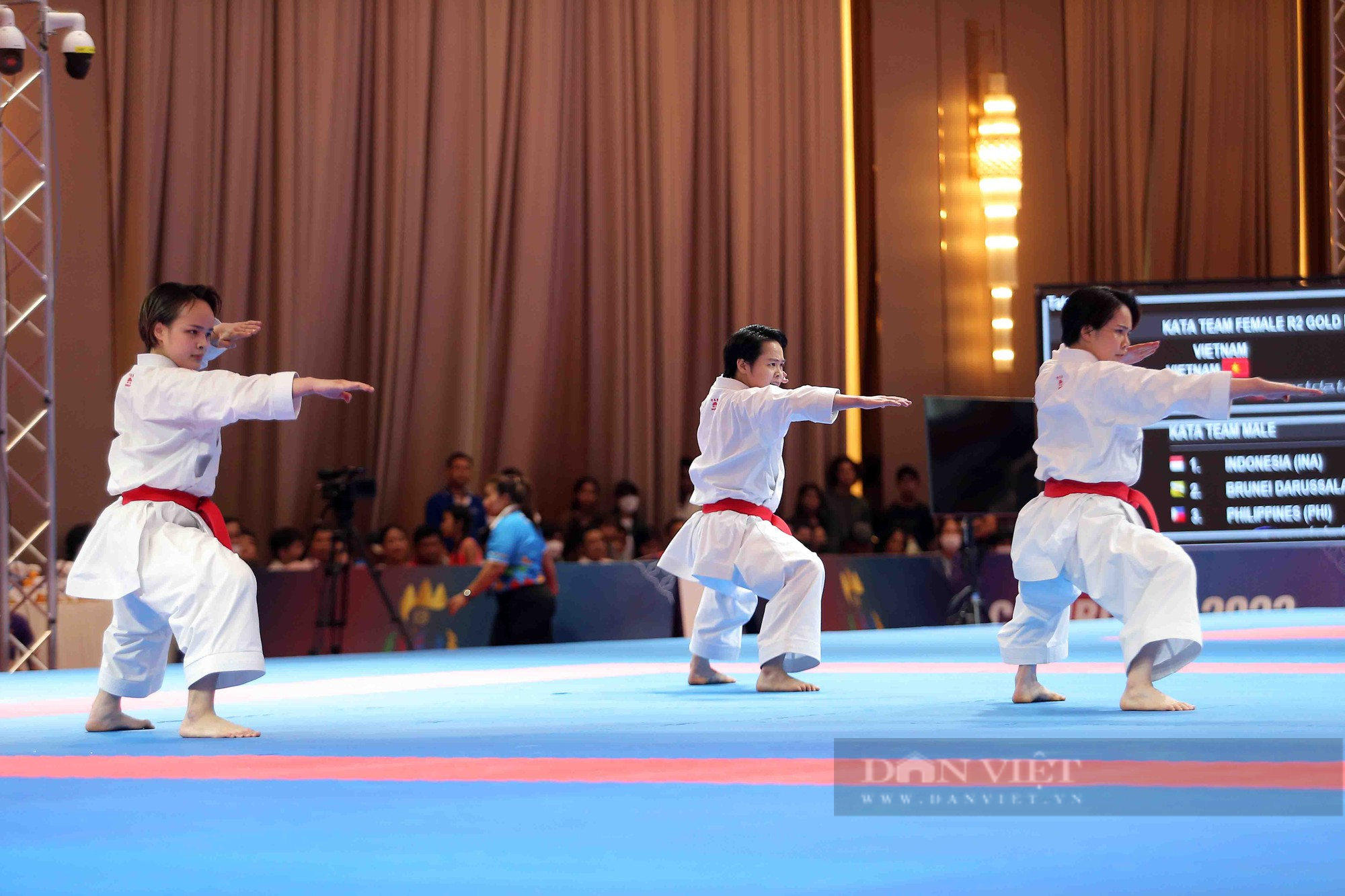HCV SEA Games 32 đầy cảm xúc của các cô gái vàng karate Việt Nam - Ảnh 3.