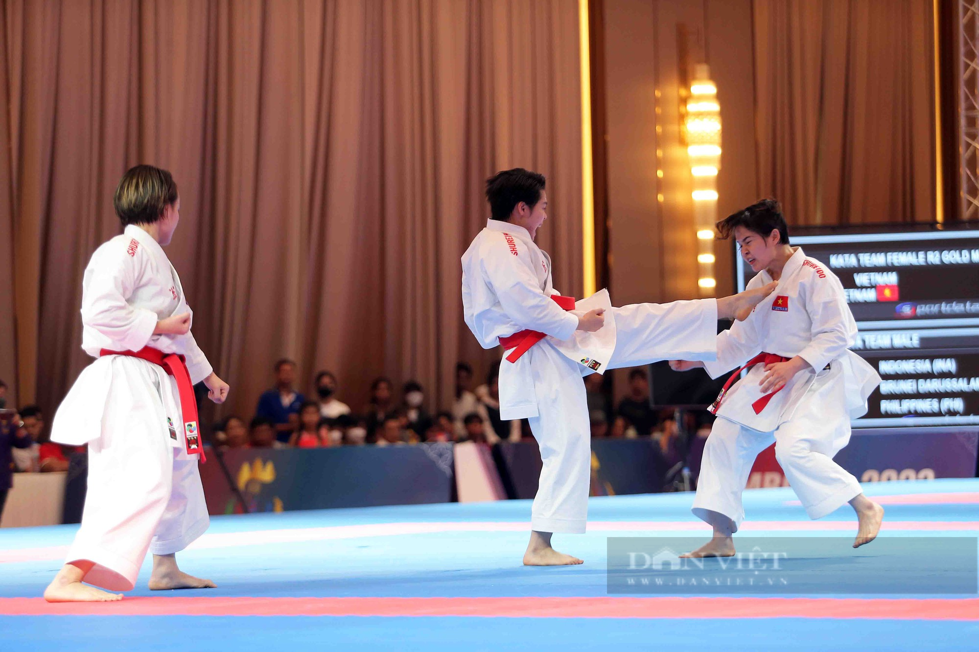 HCV SEA Games 32 đầy cảm xúc của các cô gái vàng karate Việt Nam - Ảnh 5.