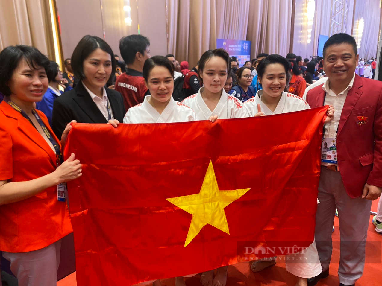 HCV SEA Games 32 đầy cảm xúc của các cô gái vàng karate Việt Nam - Ảnh 9.