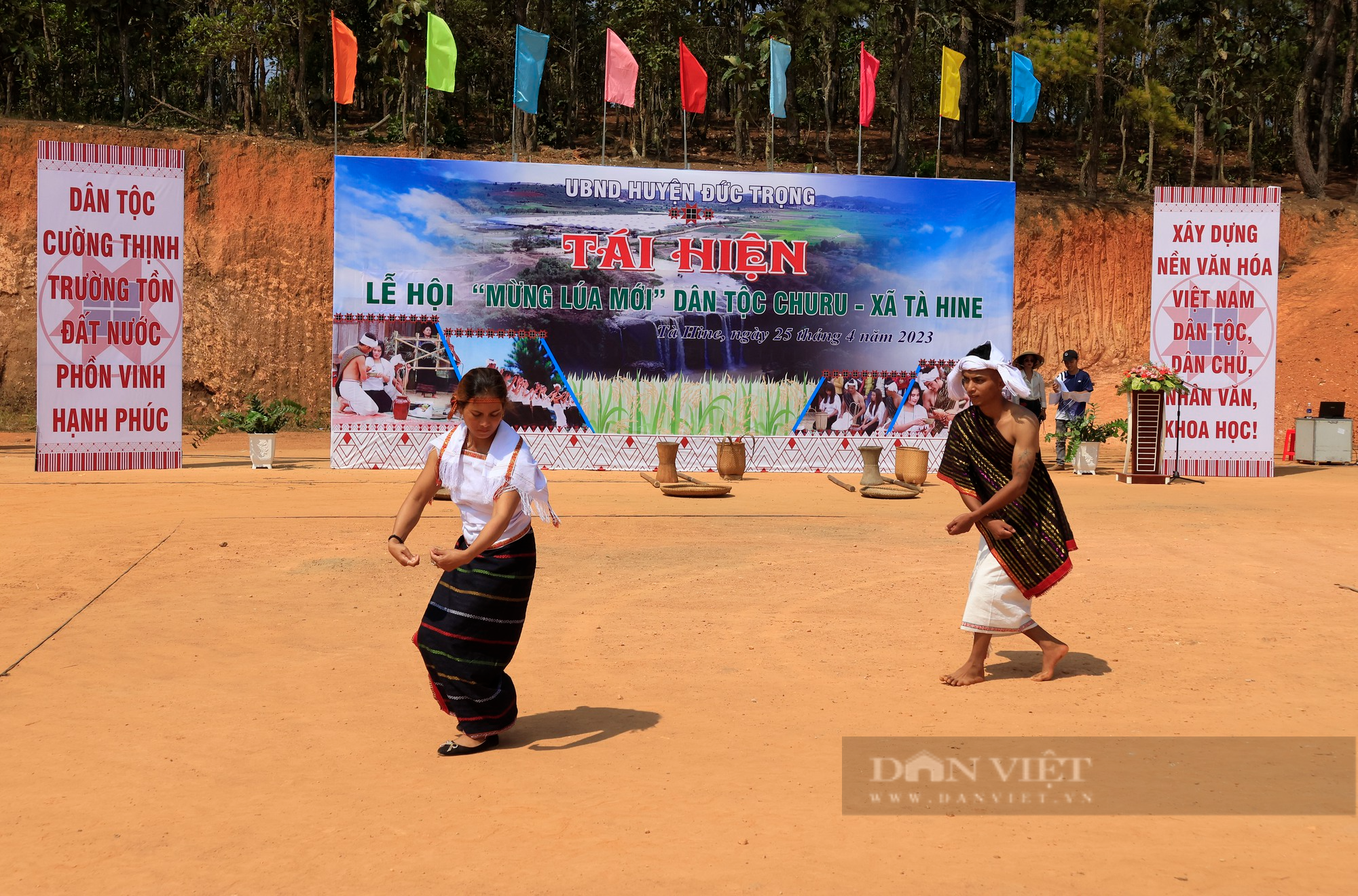 Độc đáo Lễ hội Mừng lúa mới của người Chu Ru ở Lâm Đồng với nghi lễ đâm trâu - Ảnh 5.