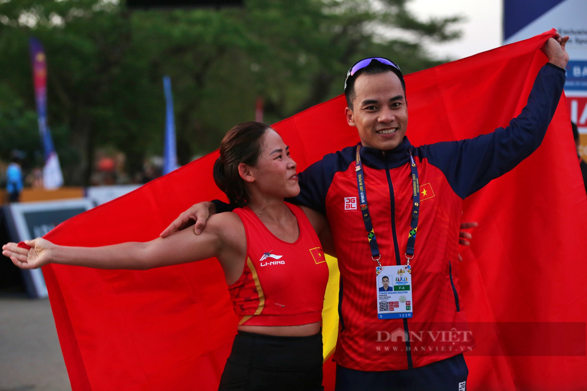 Giành HCV đi bộ 20km SEA Games 32, Nguyễn Thị Thanh Phúc có hành động cực &quot;ngọt&quot; - Ảnh 11.