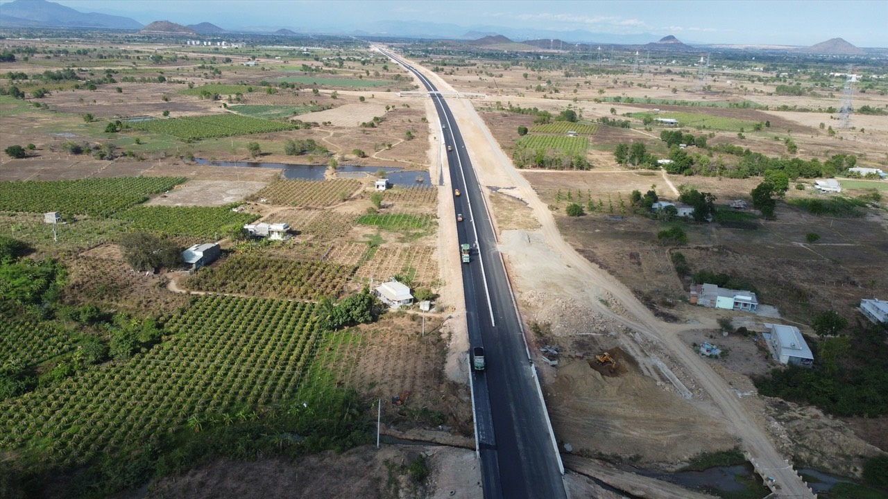 Hai cao tốc Nha Trang - Cam Lâm và Vĩnh Hảo - Phan Thiết khi nào thu phí? - Ảnh 2.