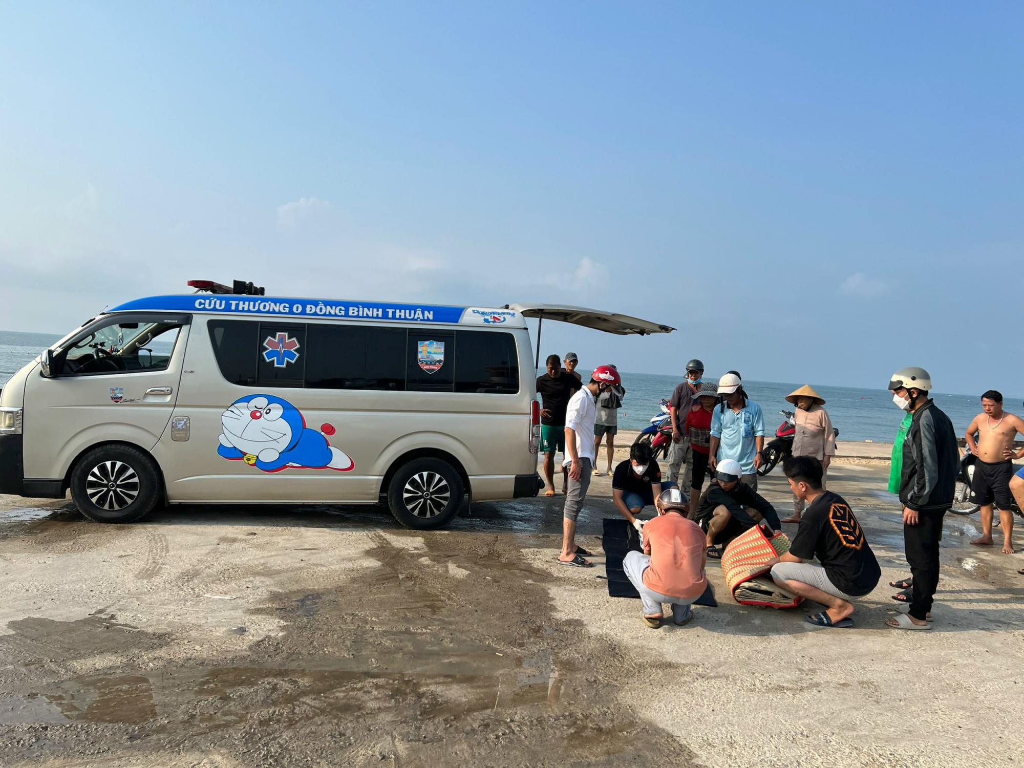 Hai thanh niên tắm biển bị chết đuối thương tâm ở Phan Thiết   - Ảnh 2.