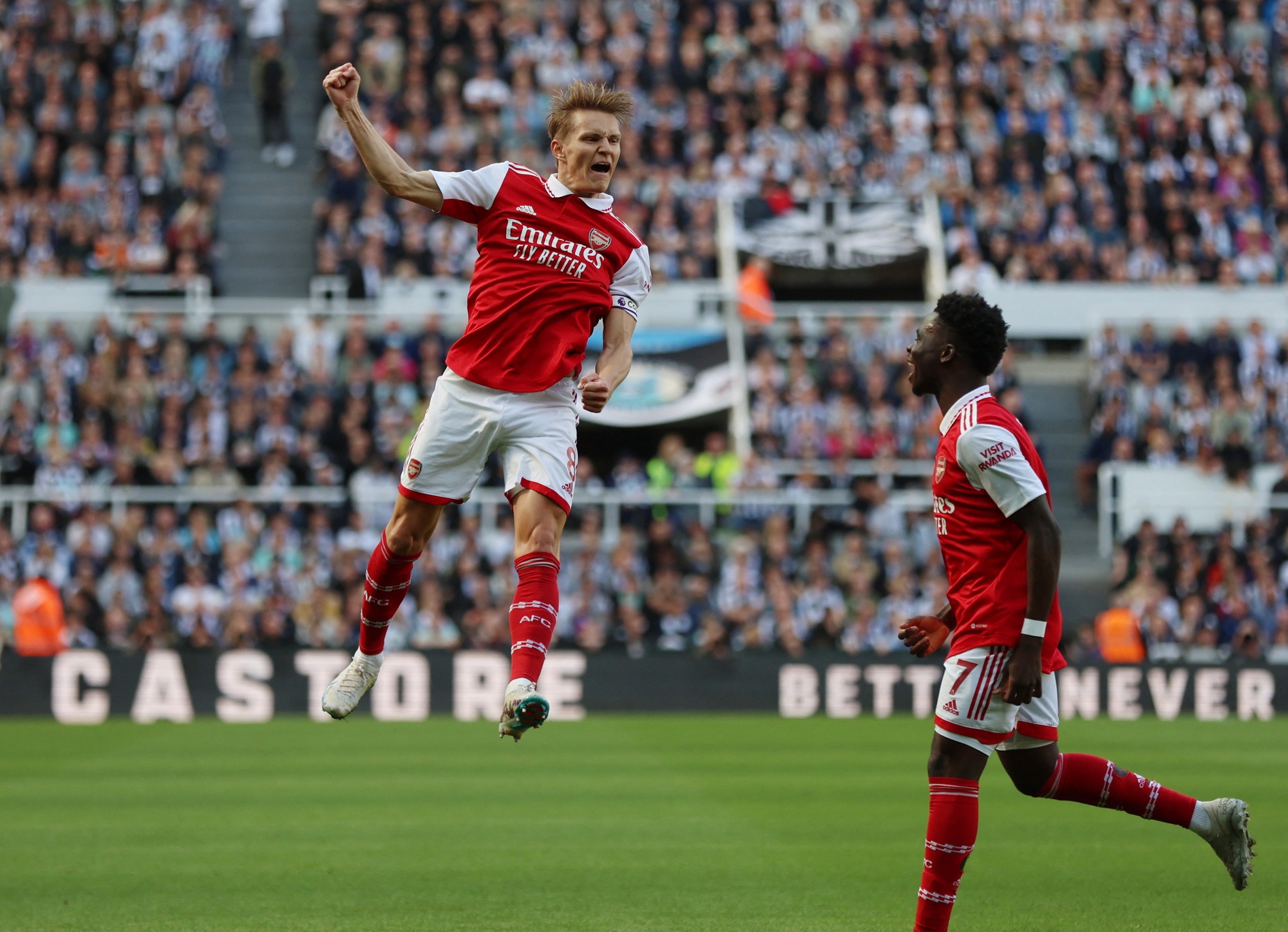 Vượt qua Newcastle, Arsenal kiên trì bám đuổi Man City - Ảnh 3.