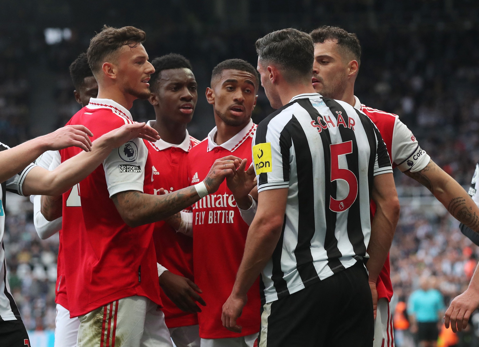 Vượt qua Newcastle, Arsenal kiên trì bám đuổi Man City - Ảnh 2.
