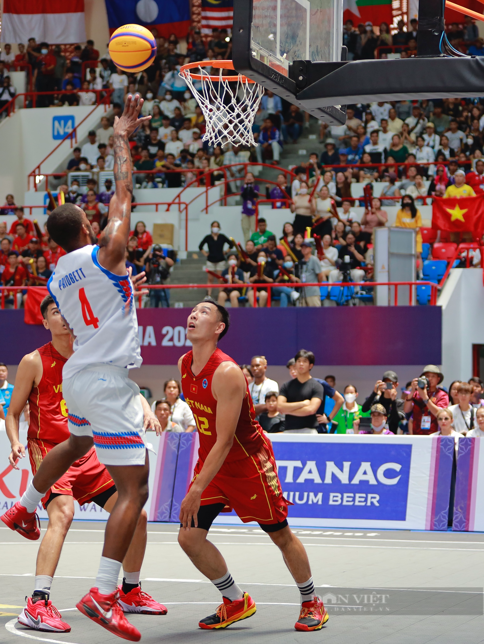Thua đáng tiếc trước Campuchia, Việt Nam tranh HCĐ bóng rổ 3x3 nam với Thái Lan - Ảnh 1.