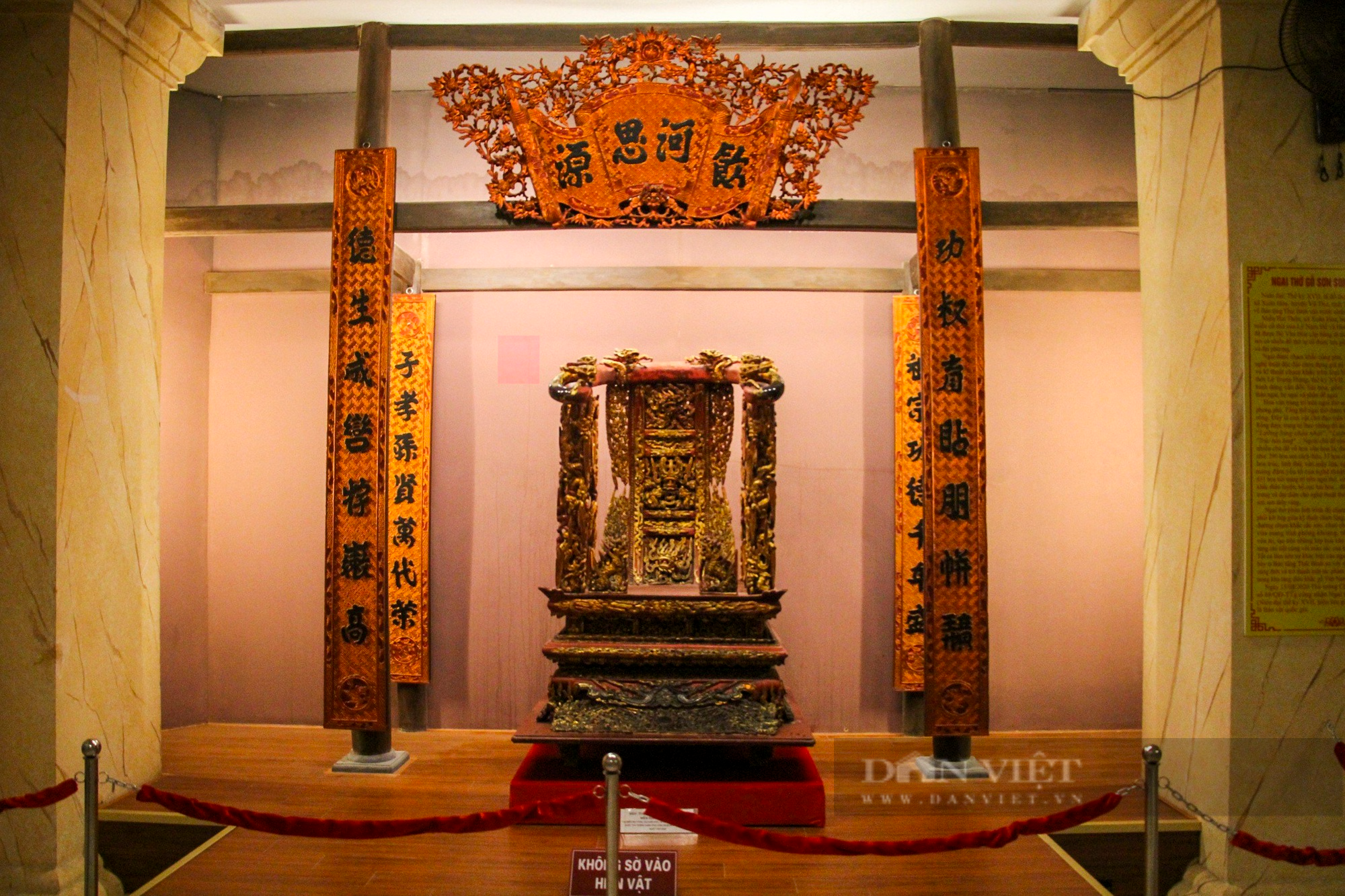 Ngai thờ sơn son thếp vàng 300 tuổi ở Thái Bình được công nhận là bảo vật quốc gia - Ảnh 3.