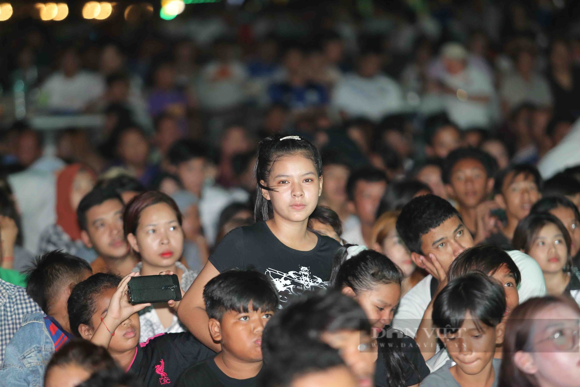 Không có vé vào sân, người dân Campuchia xem bóng đá SEA Games 32 thế nào? - Ảnh 8.