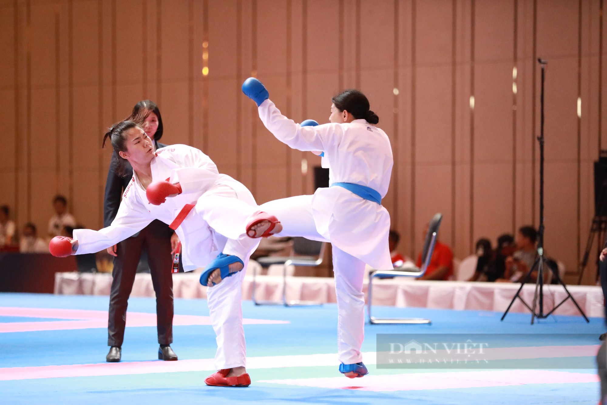 Chiến thắng kịch tính, karate hoàn thành cú đúp HCV kumite đồng đội tại SEA Games 32 - Ảnh 1.