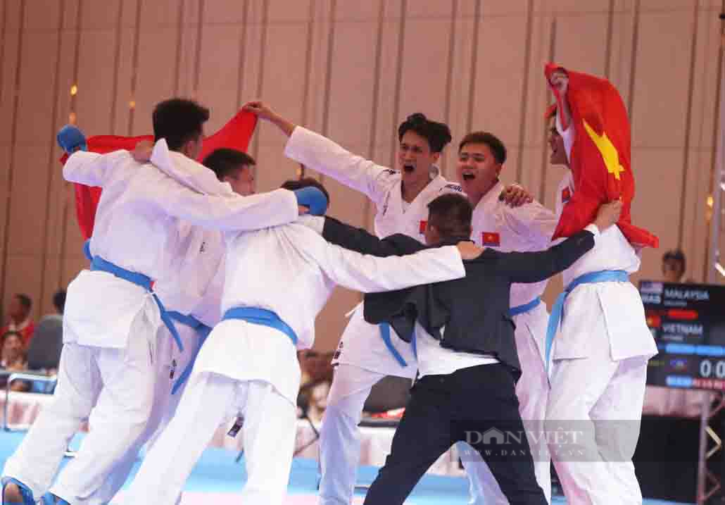 Chiến thắng kịch tính, karate hoàn thành cú đúp HCV kumite đồng đội tại SEA Games 32 - Ảnh 6.