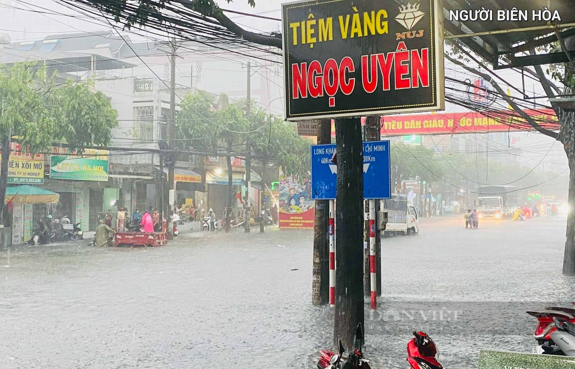 Đồng Nai: Mưa lớn kèm gió mạnh khiến nhiều nơi bị ngập, một số nhà tốc mái và Biên Hòa có mưa đá - Ảnh 2.