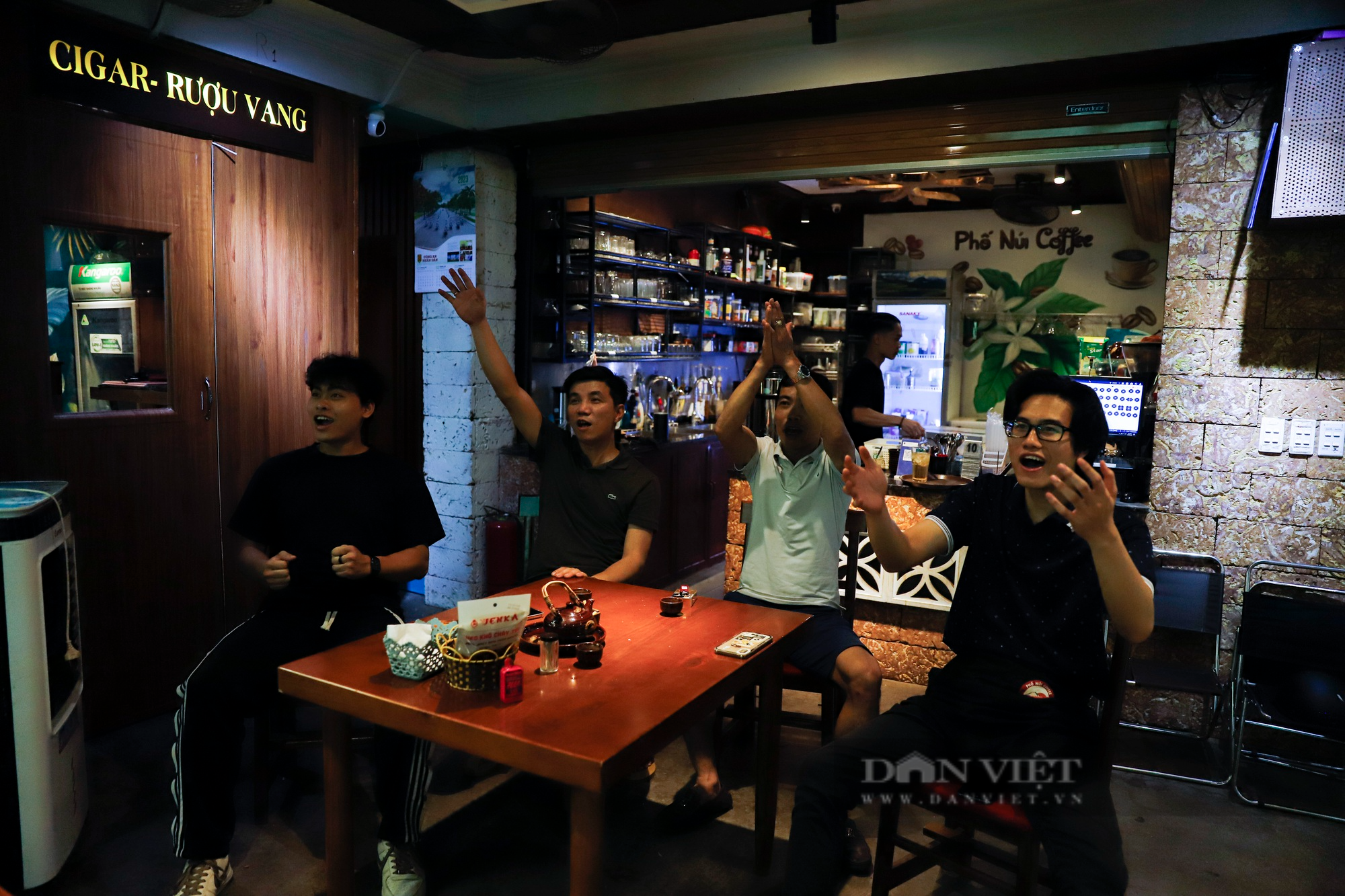 Hàng quán tại Hà Nội tung bia ngon, mồi bén, màn hình cỡ lớn... để nhậu cùng SEA Games 32 - Ảnh 9.