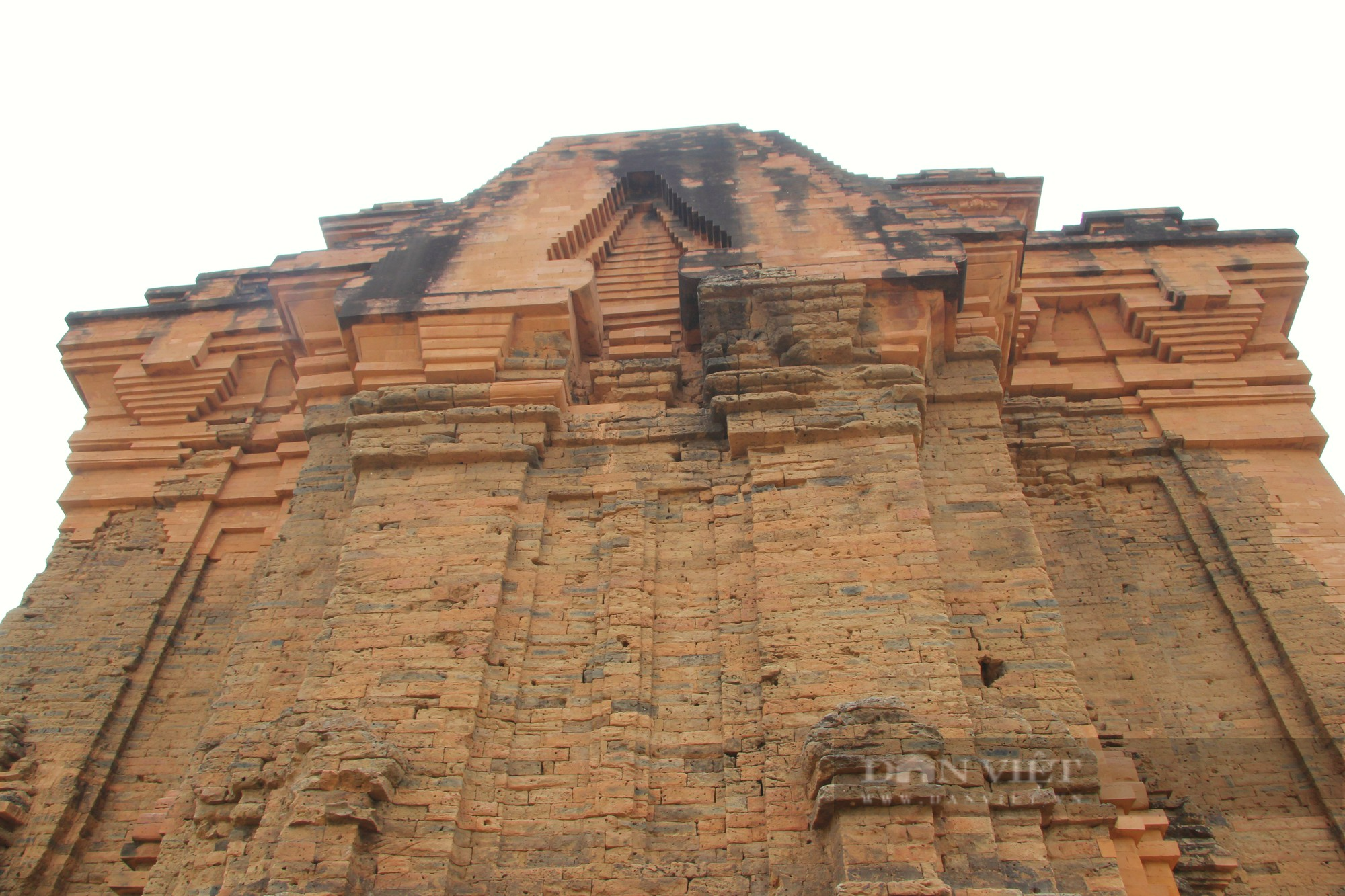 Bí ẩn tháp Chăm cổ “bị bỏ rơi” lại là nơi lưu giữ bảo vật Quốc gia có một không hai ở Ninh Thuận - Ảnh 5.