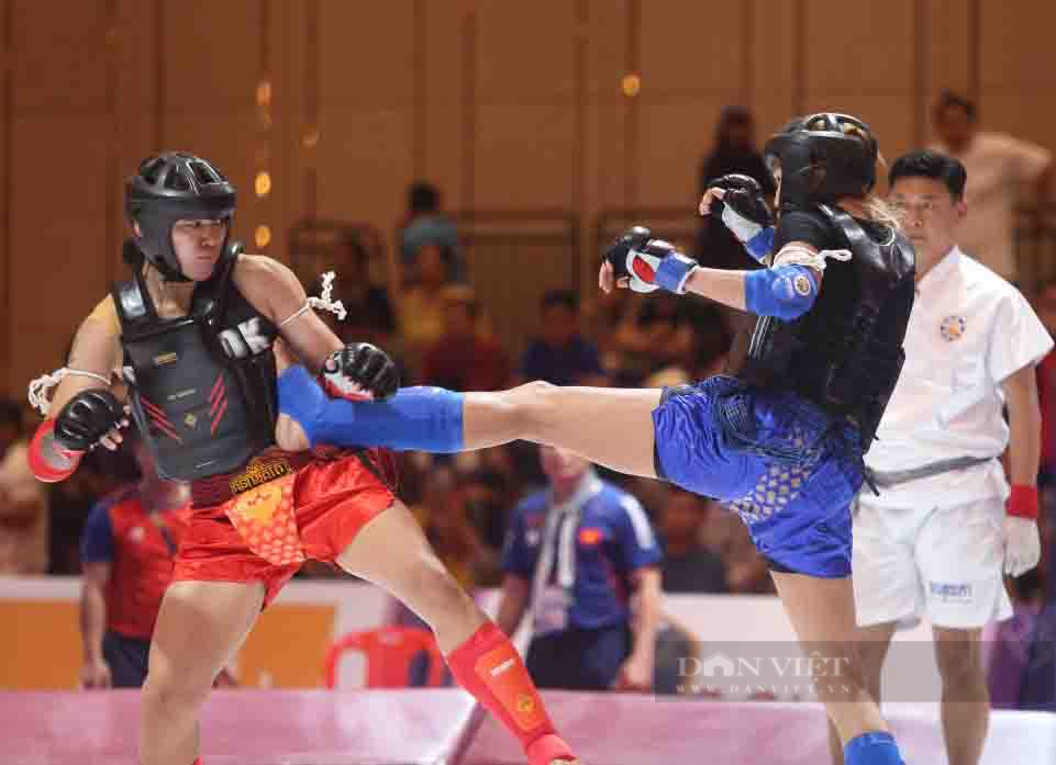 Nữ võ sĩ Việt Hạ knock - out đối thủ - Ảnh 1.