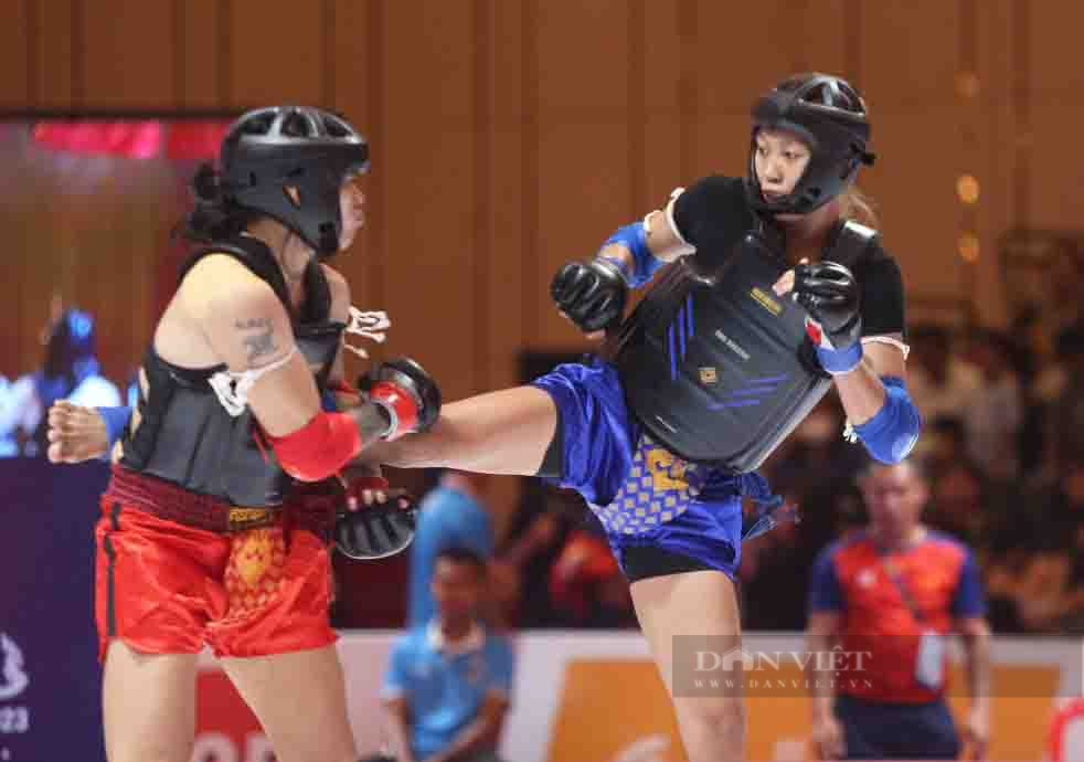 Nữ võ sĩ Việt Hạ knock - out đối thủ - Ảnh 3.