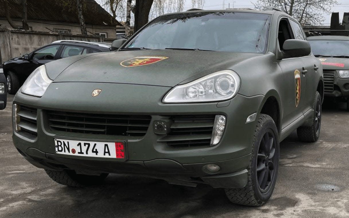 Độc đáo: Biến siêu xe Porsche thành xe quân sự công nghệ cao cho tư lệnh quân đội Ukraine để đánh lừa quân Nga