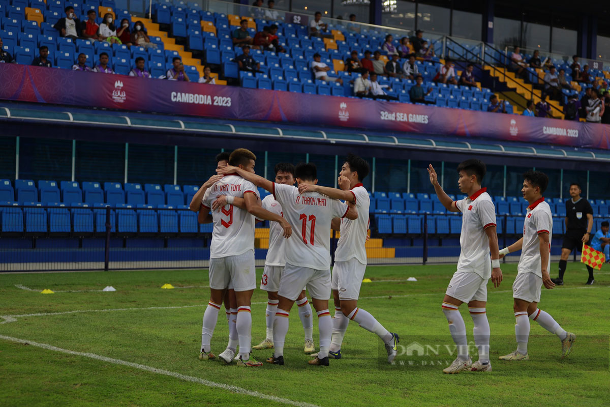 “Muốn thắng U22 Malaysia, U22 Việt Nam cần chơi nửa Troussier, nửa Park Hang-seo” - Ảnh 1.