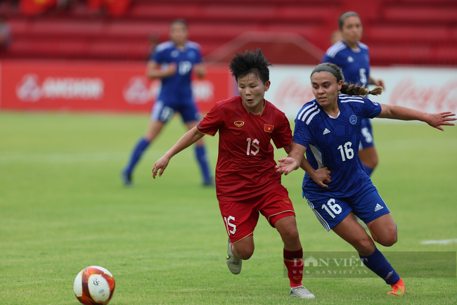 Quả bóng vàng 2015 Minh Nguyệt: &quot;Hàng thủ đội tuyển nữ Việt Nam bộc lộ nhiều điểm yếu&quot; - Ảnh 2.