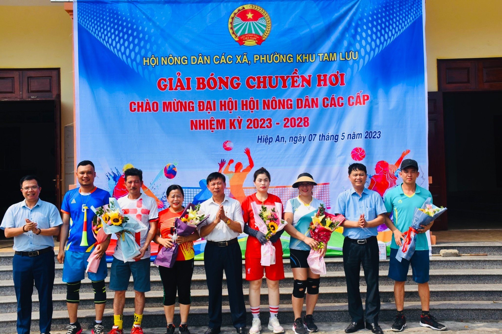 Hải Dương: Hội Nông dân các xã, phường khu Tam Lưu tổ chức giải bóng chuyền hơi chào mừng Đại hội - Ảnh 2.