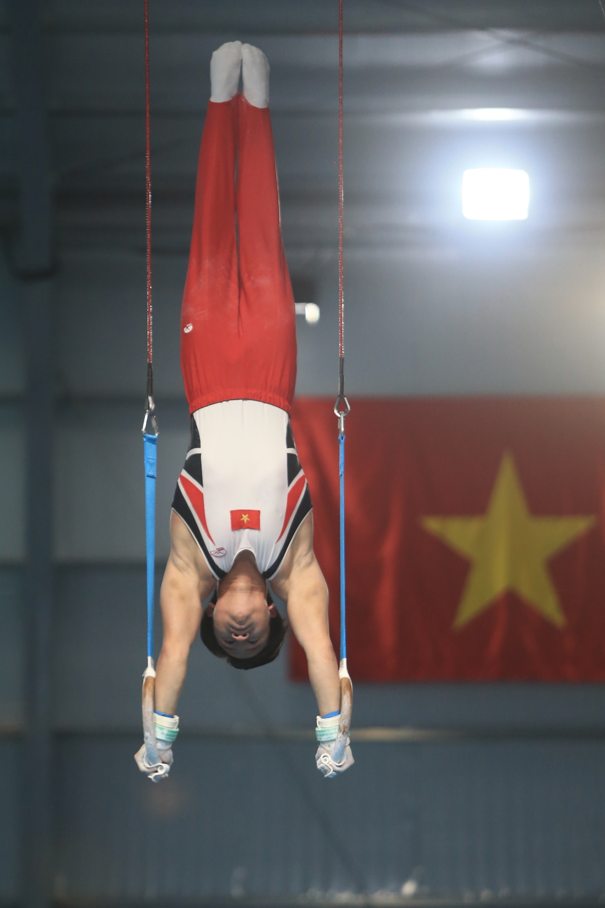Khánh Phong tiết lộ động lực đánh bại nhà vô địch thế giới để giành HCV SEA Games 32 - Ảnh 1.