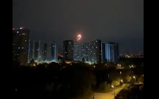 Xem cảnh Ukraine săn lùng máy bay không người lái Shahed của Nga trên bầu trời đêm ở Kiev, một đêm hạ 35 chiếc