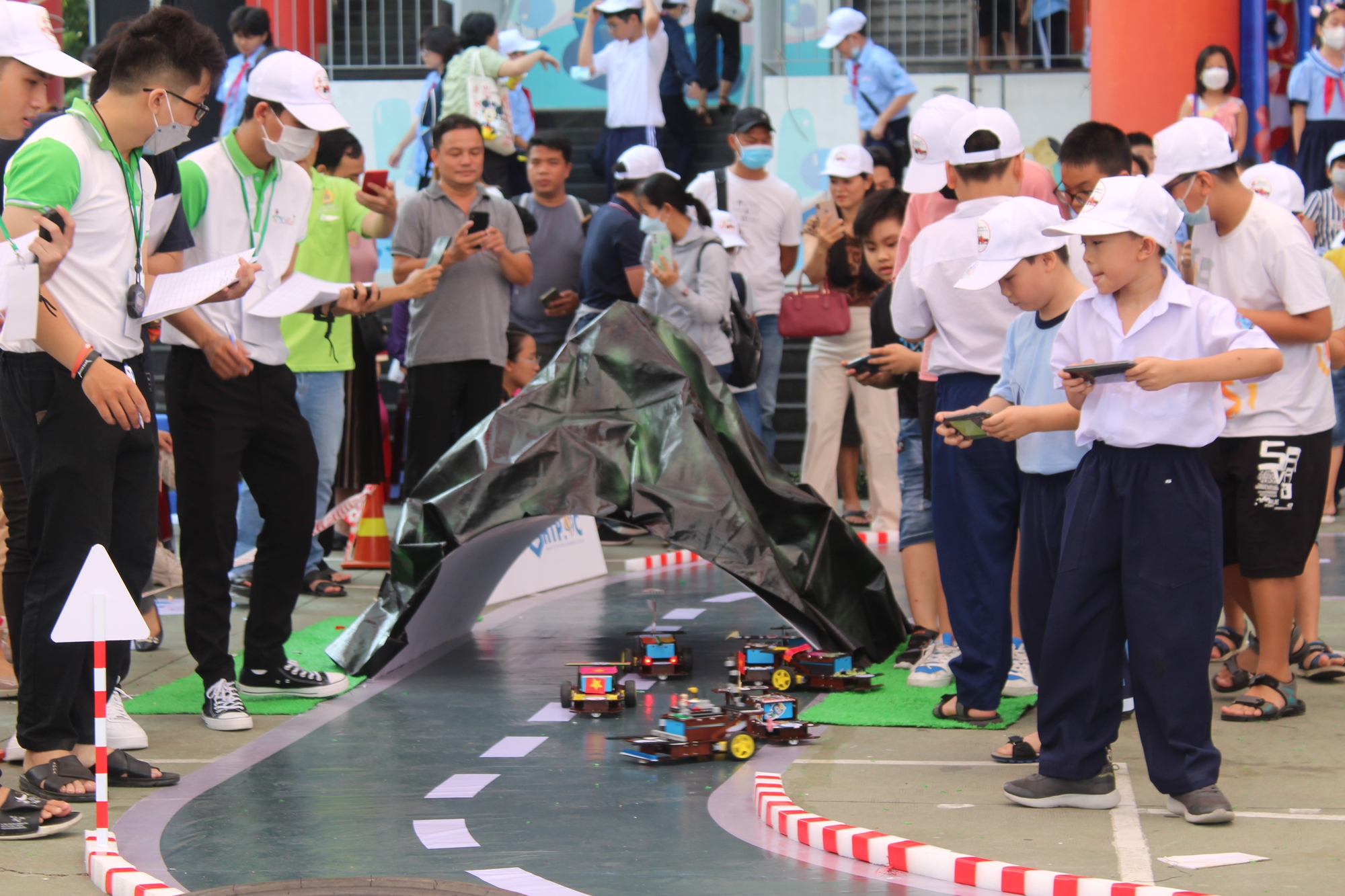 Khởi động cuộc thi STEM Robot Challenge  lần thứ 7: Đấu trường siêu tốc độ dành cho học sinh - Ảnh 3.