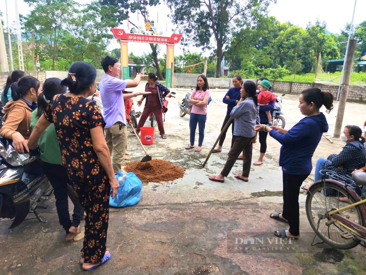 Quảng Bình: Nông dân này lập Hợp tác xã cùng bà con làm giàu từ nấm và miệt mài đi truyền nghề cho người nghèo - Ảnh 4.