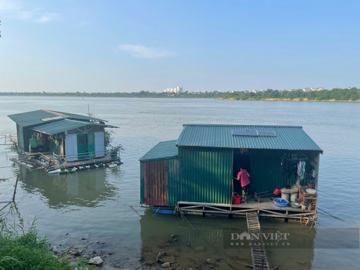 Cuộc sống lênh đênh của những đứa trẻ &quot;ăn ngủ&quot; dưới lòng sông Hồng  - Ảnh 6.