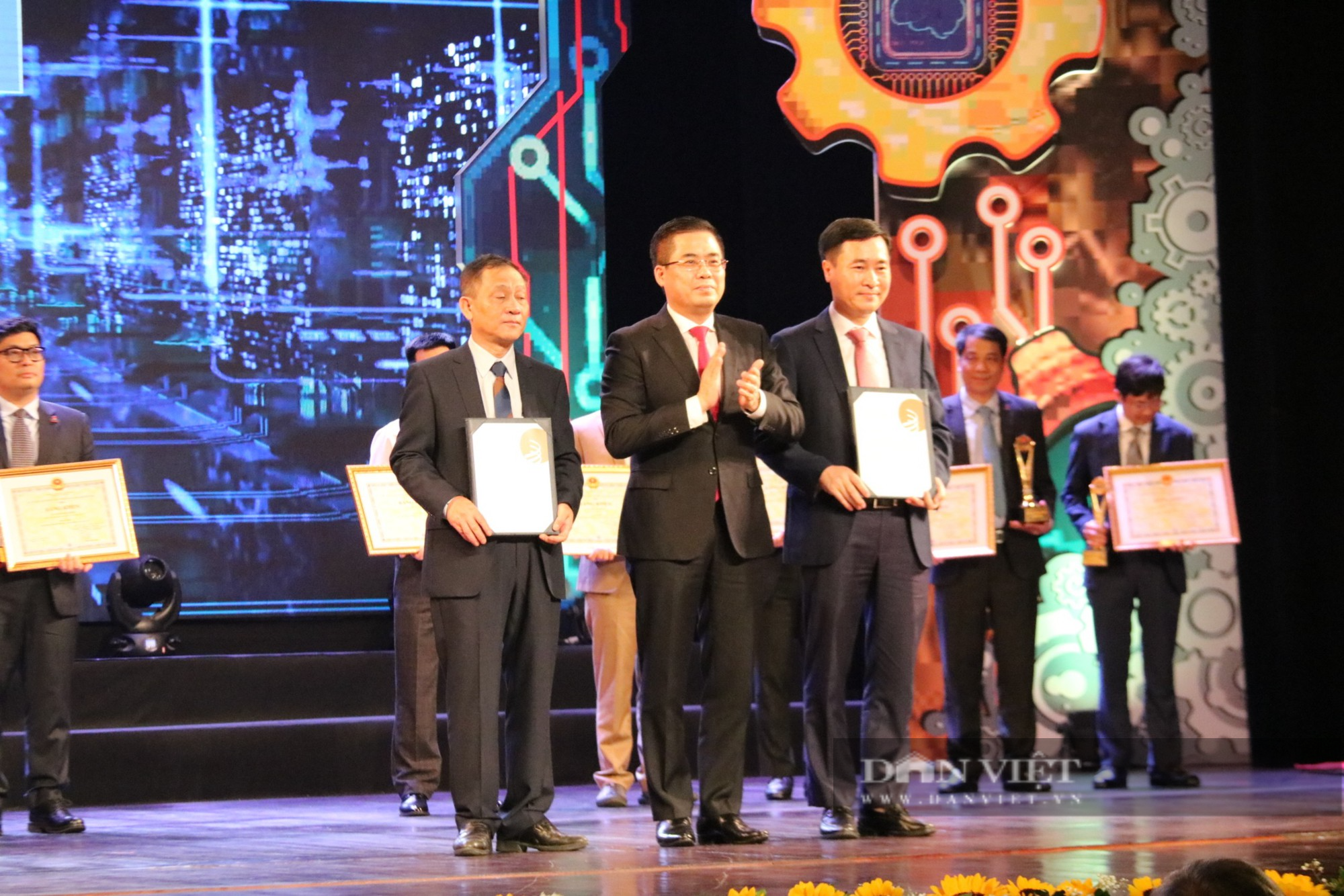 Tôn vinh 43 công trình xuất sắc nhận giải thưởng Sáng tạo khoa học công nghệ Việt Nam 2022 - Ảnh 5.