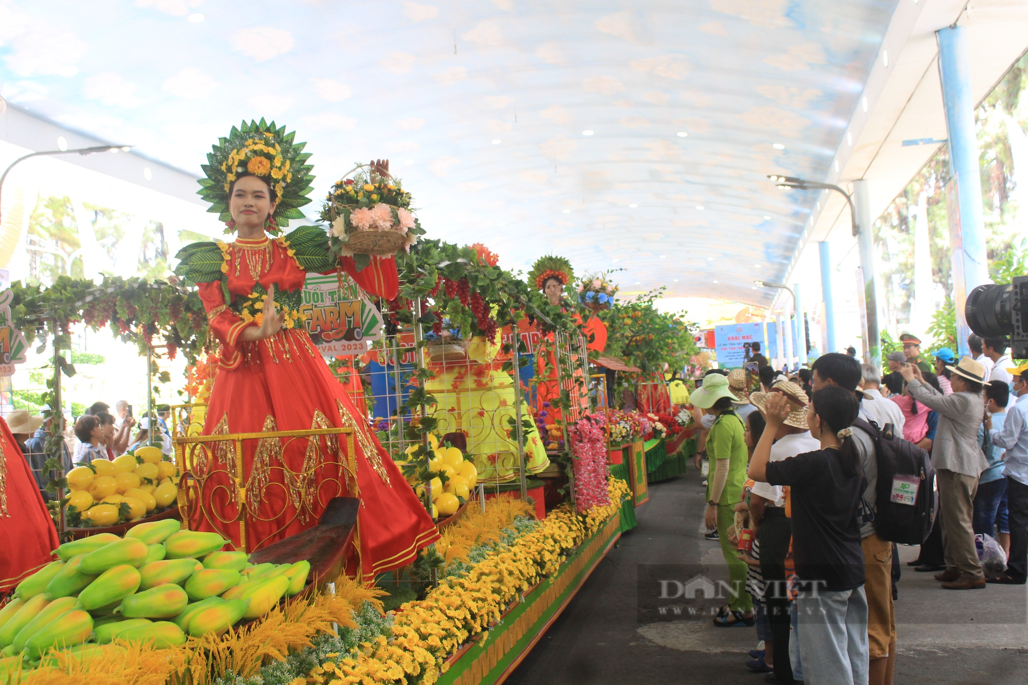 Hàng nghìn người đổ về Lễ hội Trái cây Nam Bộ ở Suối Tiên - Ảnh 2.