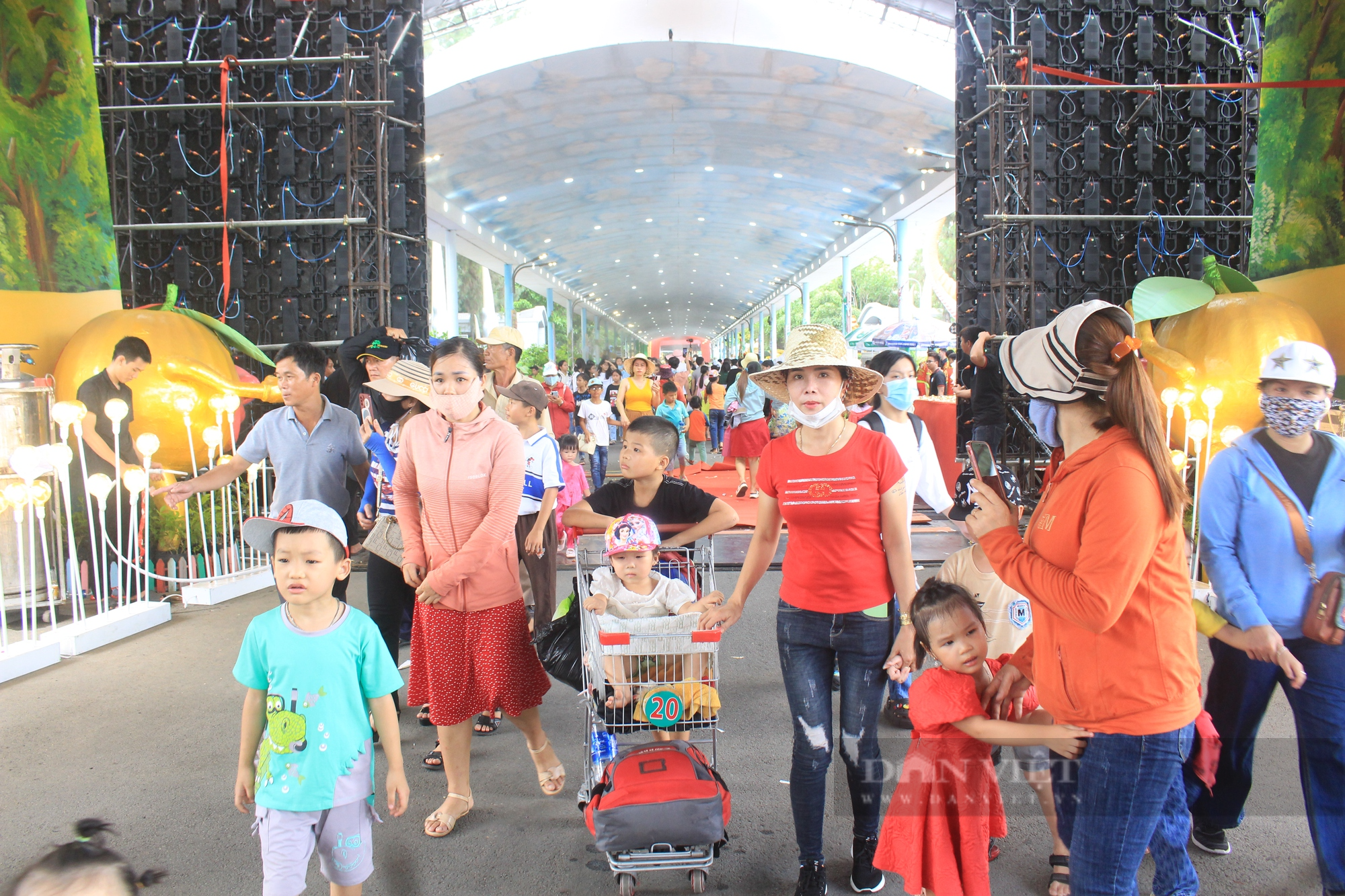 Hàng nghìn người đổ về Lễ hội Trái cây Nam Bộ ở Suối Tiên - Ảnh 8.