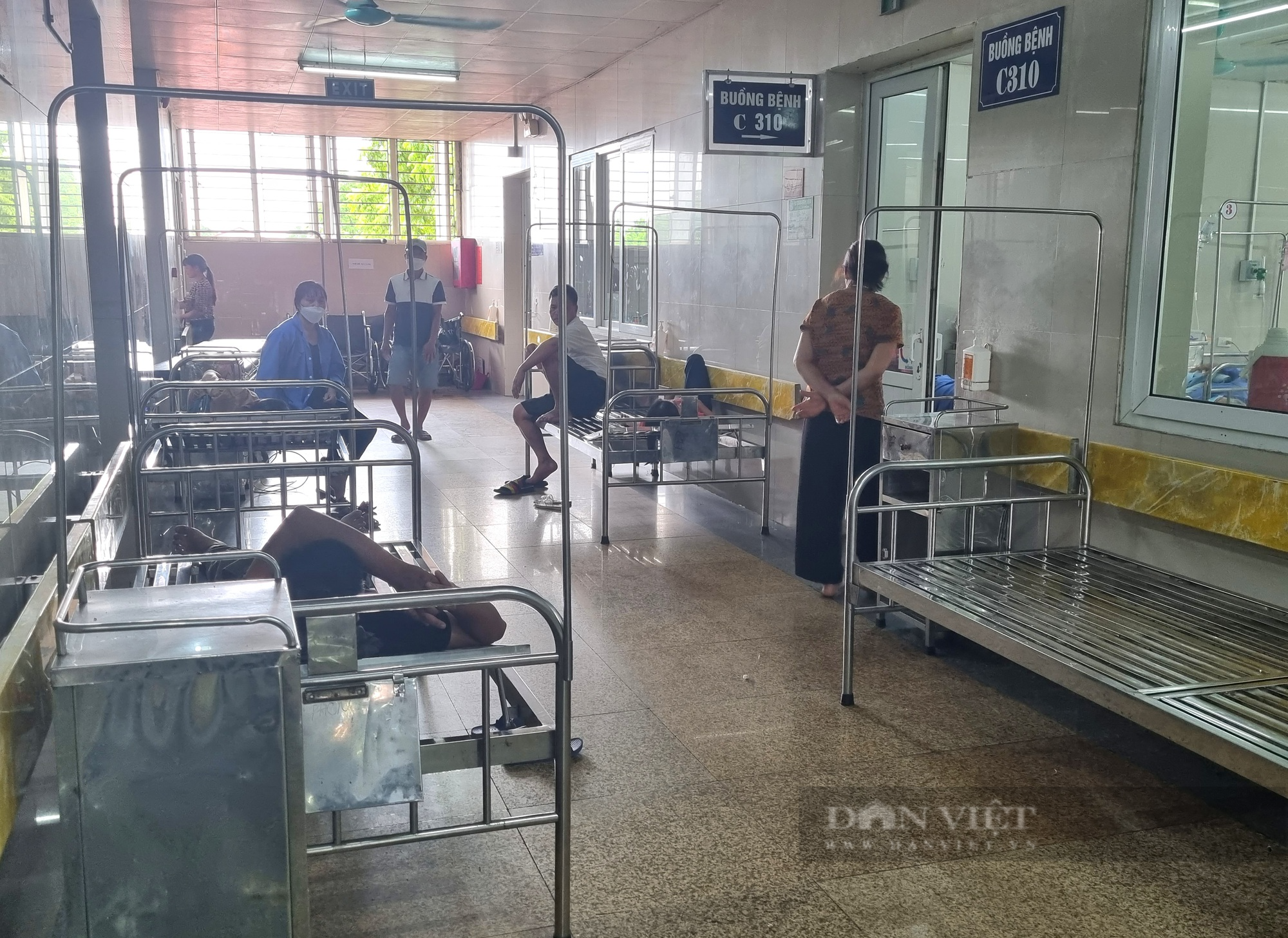 Bệnh viện Đa khoa tỉnh Ninh Bình ghi nhận lượng người nhập viện tăng cao - Ảnh 6.