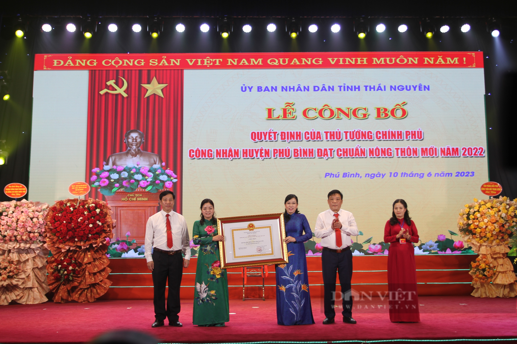 Huyện đầu tiên của tỉnh Thái Nguyên công bố quyết định đạt chuẩn nông thôn mới - Ảnh 3.