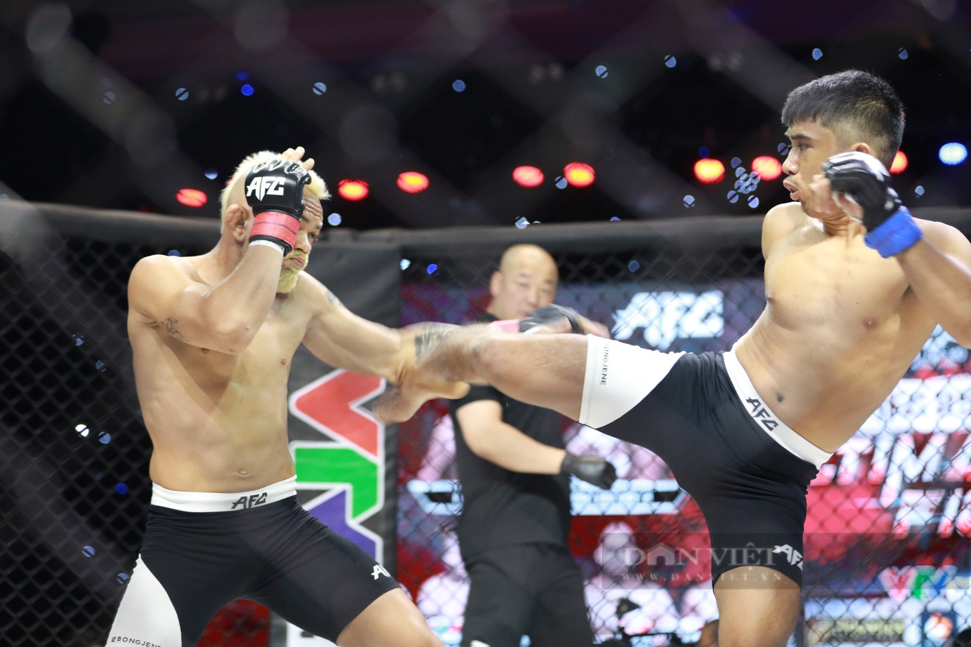 Hạ đối thủ chóng vánh tại MMA AFC 25, Robson Oliveira sẵn sàng đánh bại Trần Ngọc Lượng - Ảnh 4.